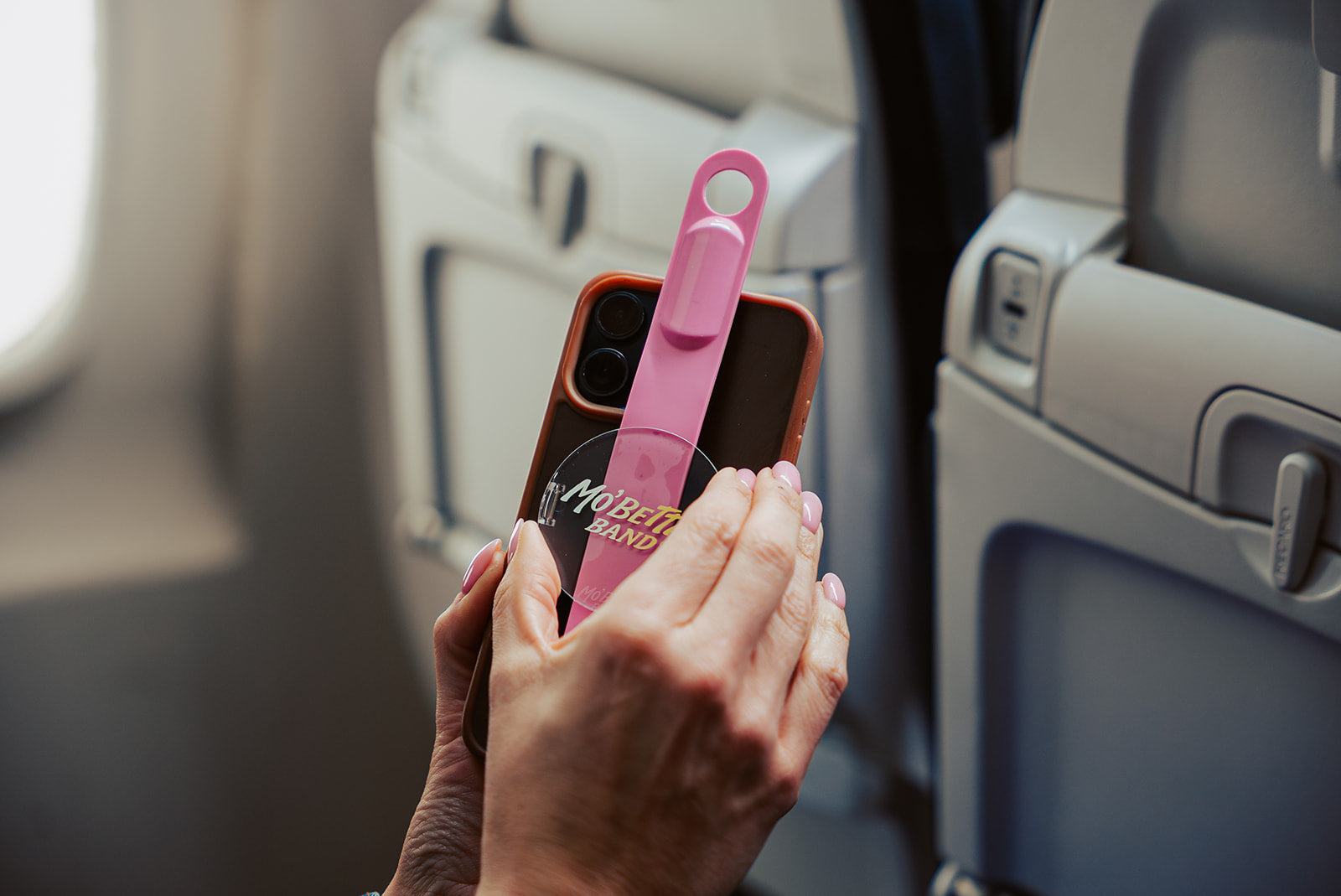 Attaching MagSafe® clip to iPhone in an airplane